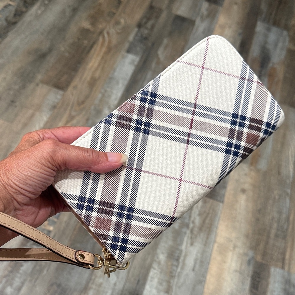 Plaid Women's Wristlet